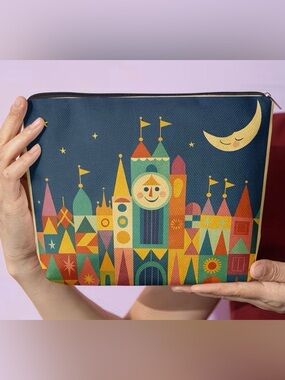 NWT-Disney It’s A Small World Double-Sided Print Cosmetic Make-Up Bag